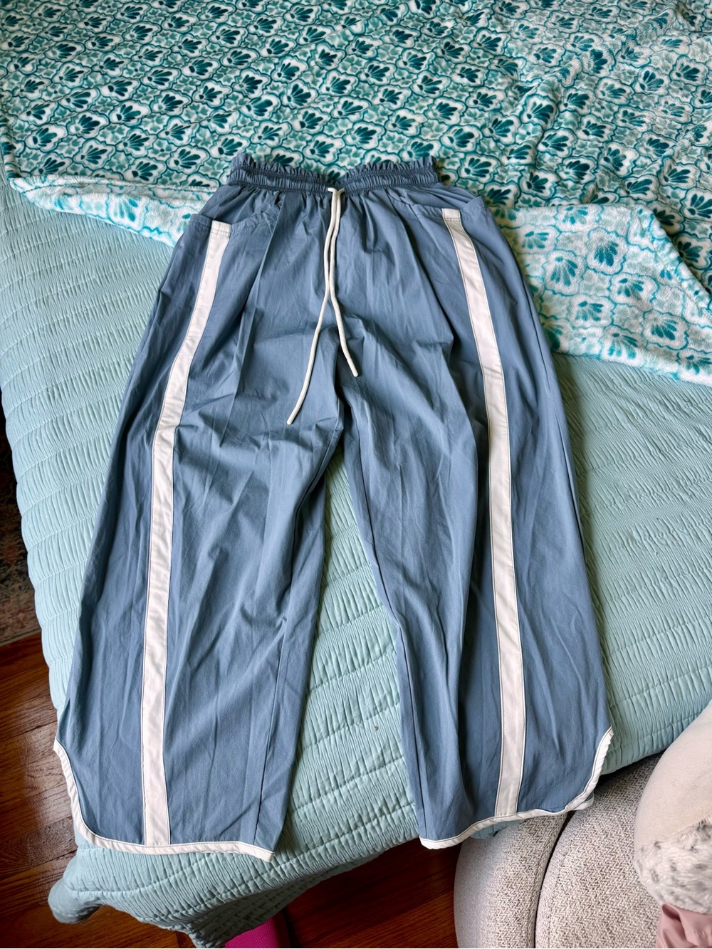 Source Unknown Blue Track Pants with White Side Stripes